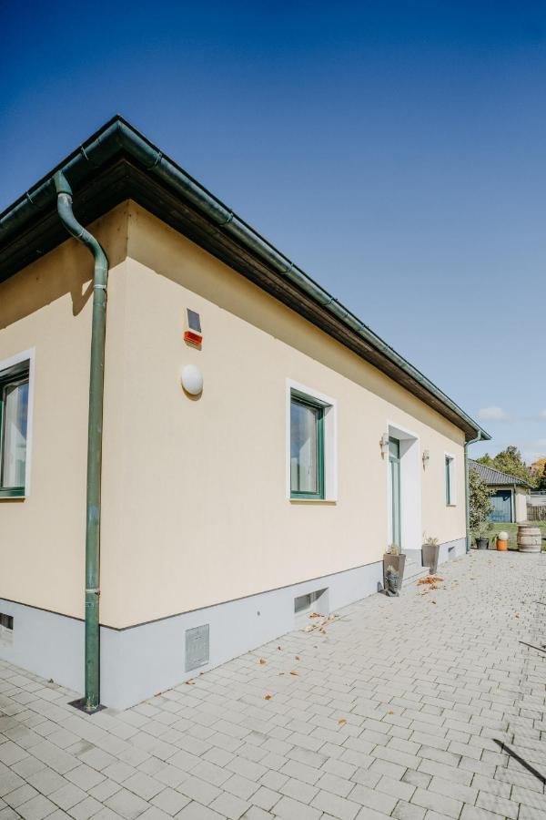 Mareli Neusiedler Stadthaus Neusiedl am See Bagian luar foto